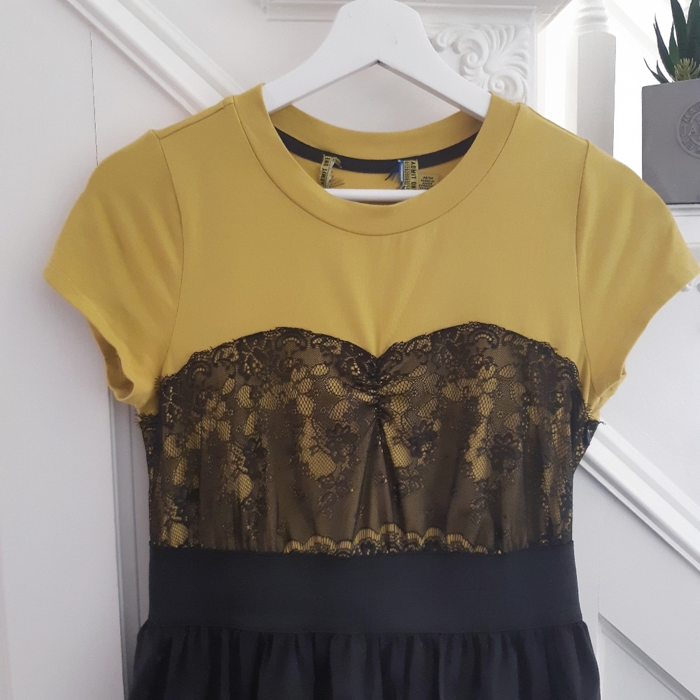 Forever21 t-shirt lace dress with puffy skirt